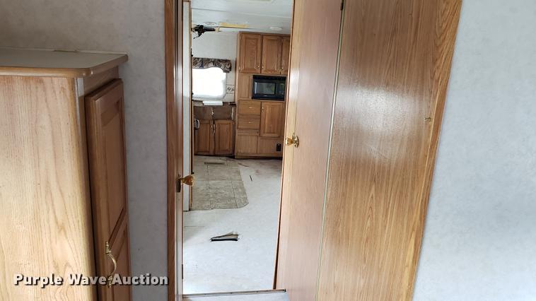 image for item DD4761 2000 Dutchman camper