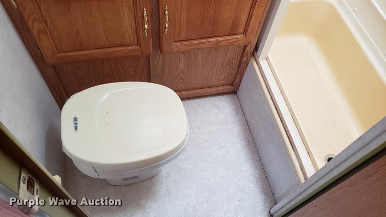 image for item DD4761 2000 Dutchman camper