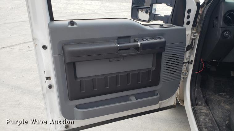 image for item DD4771 2011 Ford F350 Super Duty Crew Cab pickup truck