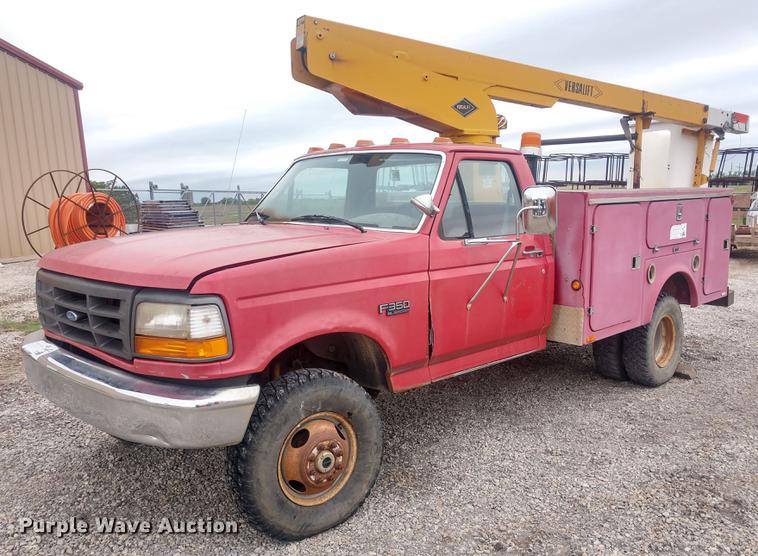 image for item DD7013 1996 Ford F350 bucket truck