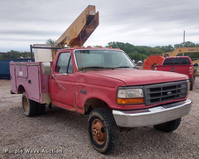 image for item DD7013 1996 Ford F350 bucket truck