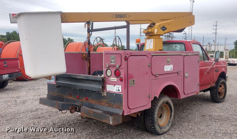 image for item DD7013 1996 Ford F350 bucket truck
