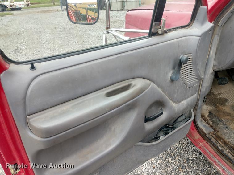 image for item DD7013 1996 Ford F350 bucket truck