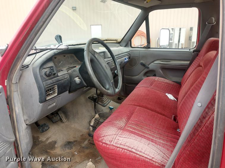 image for item DD7013 1996 Ford F350 bucket truck