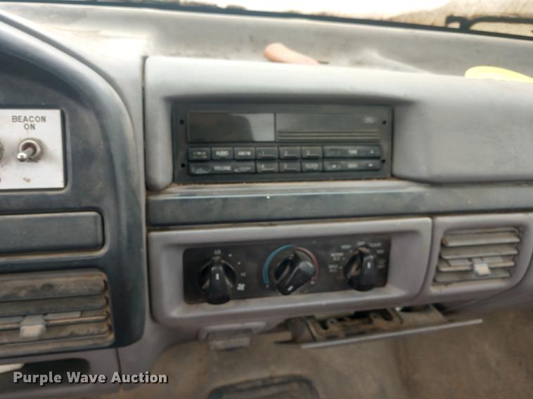 image for item DD7013 1996 Ford F350 bucket truck