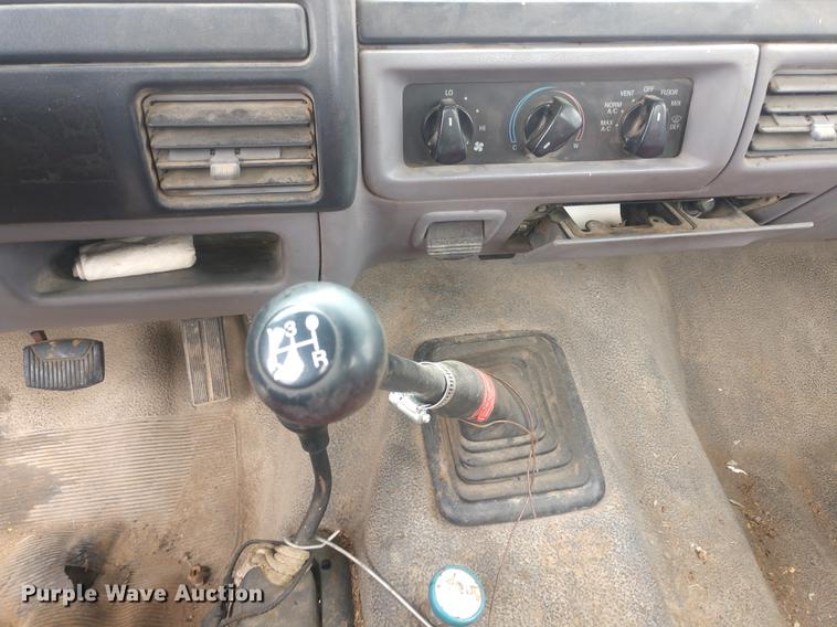 image for item DD7013 1996 Ford F350 bucket truck