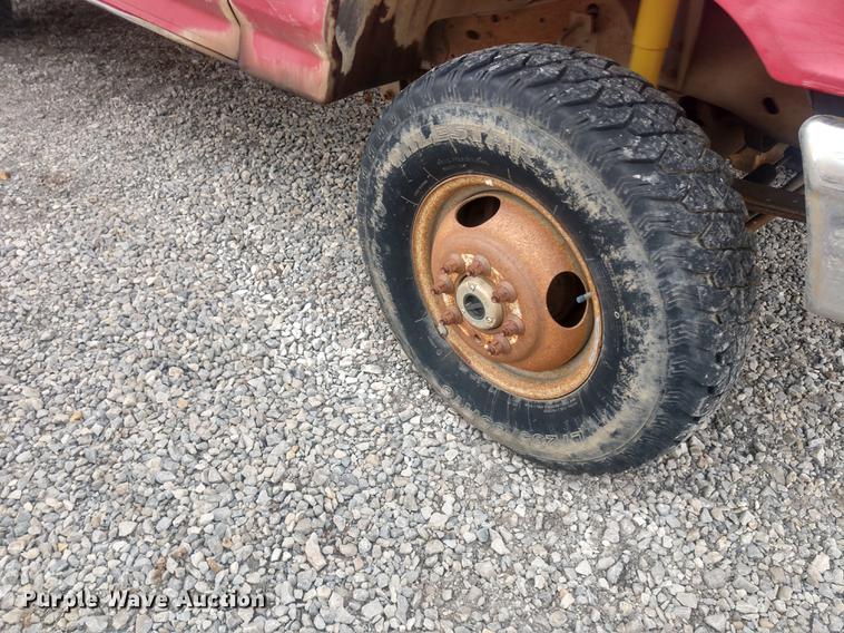 image for item DD7013 1996 Ford F350 bucket truck