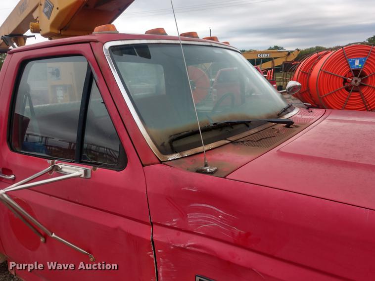 image for item DD7013 1996 Ford F350 bucket truck