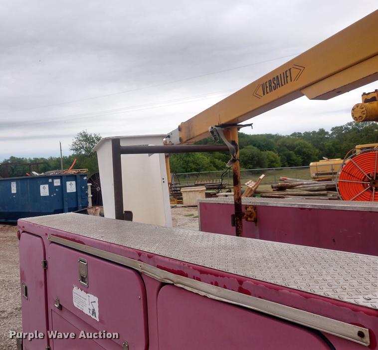 image for item DD7013 1996 Ford F350 bucket truck