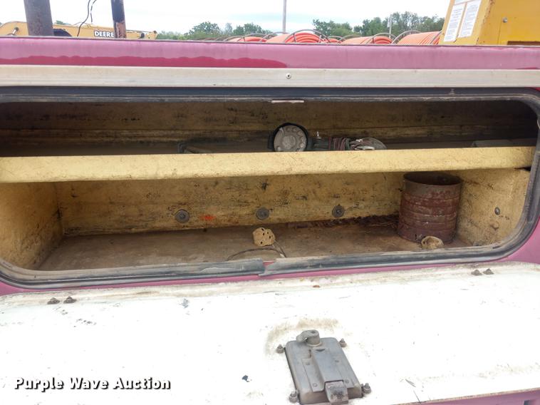 image for item DD7013 1996 Ford F350 bucket truck