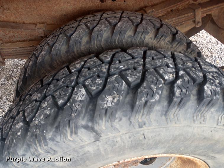 image for item DD7013 1996 Ford F350 bucket truck