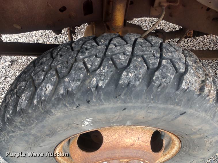 image for item DD7013 1996 Ford F350 bucket truck