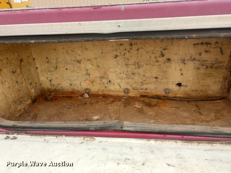 image for item DD7013 1996 Ford F350 bucket truck