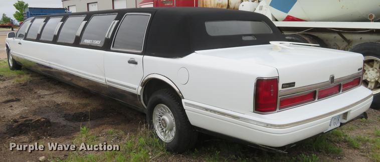 image for item DD7044 1996 Lincoln Town Car Executive limousine