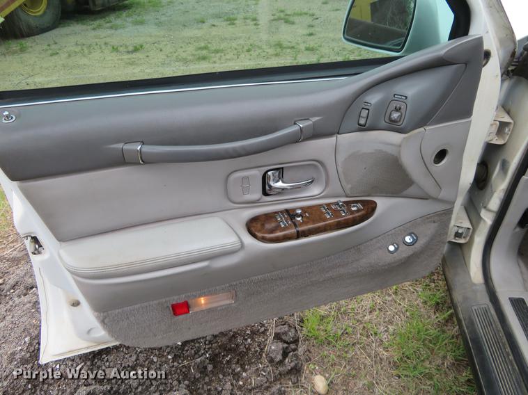 image for item DD7044 1996 Lincoln Town Car Executive limousine