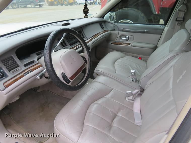 image for item DD7044 1996 Lincoln Town Car Executive limousine