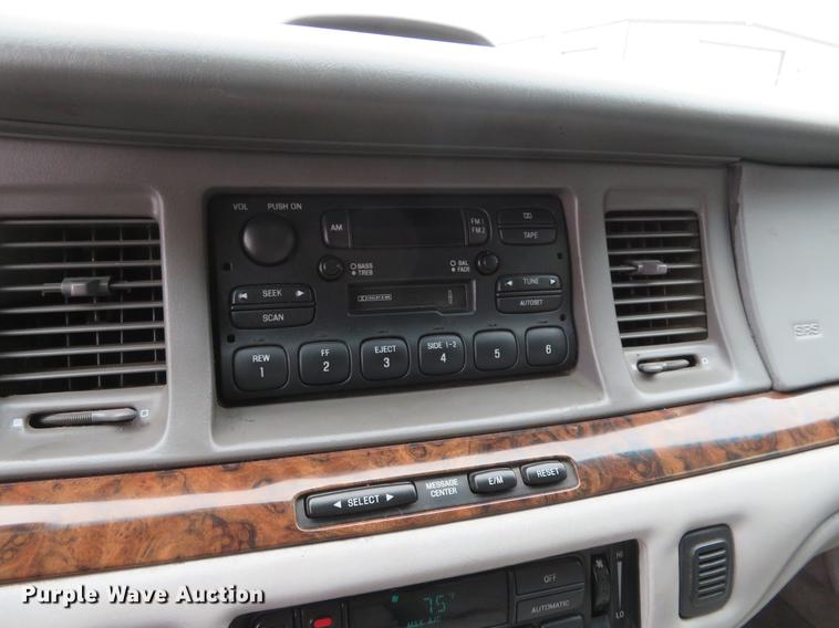 image for item DD7044 1996 Lincoln Town Car Executive limousine