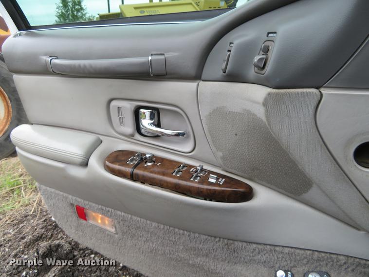 image for item DD7044 1996 Lincoln Town Car Executive limousine