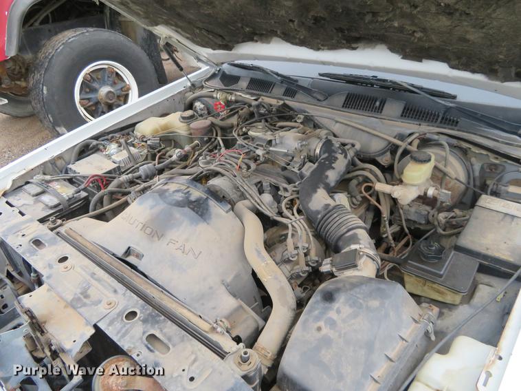 image for item DD7044 1996 Lincoln Town Car Executive limousine