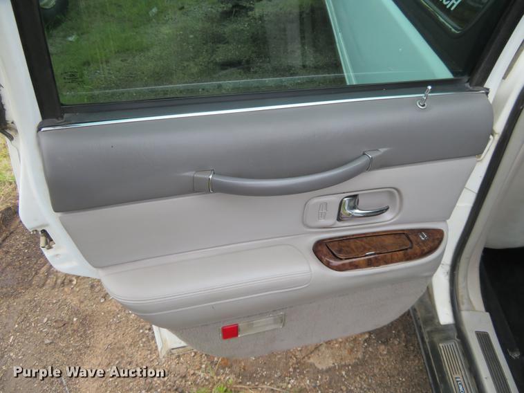 image for item DD7044 1996 Lincoln Town Car Executive limousine