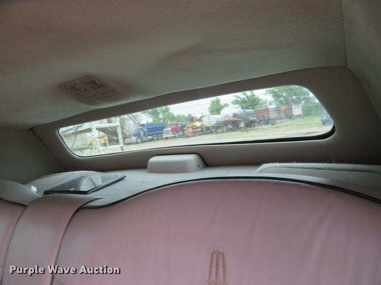 image for item DD7044 1996 Lincoln Town Car Executive limousine