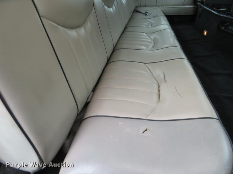 image for item DD7044 1996 Lincoln Town Car Executive limousine