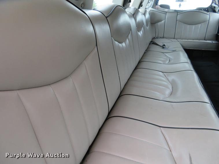 image for item DD7044 1996 Lincoln Town Car Executive limousine