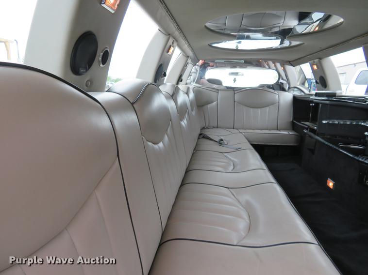 image for item DD7044 1996 Lincoln Town Car Executive limousine