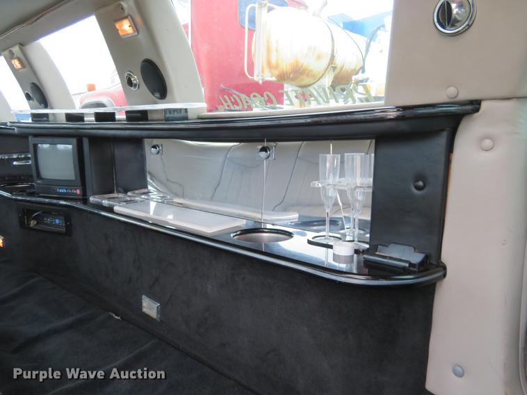 image for item DD7044 1996 Lincoln Town Car Executive limousine