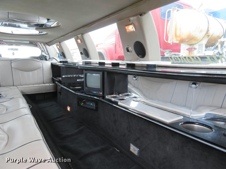 image for item DD7044 1996 Lincoln Town Car Executive limousine