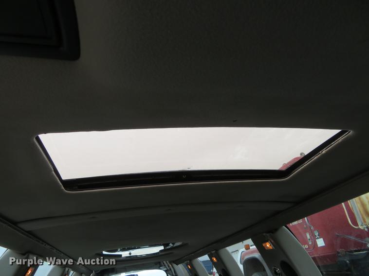 image for item DD7044 1996 Lincoln Town Car Executive limousine