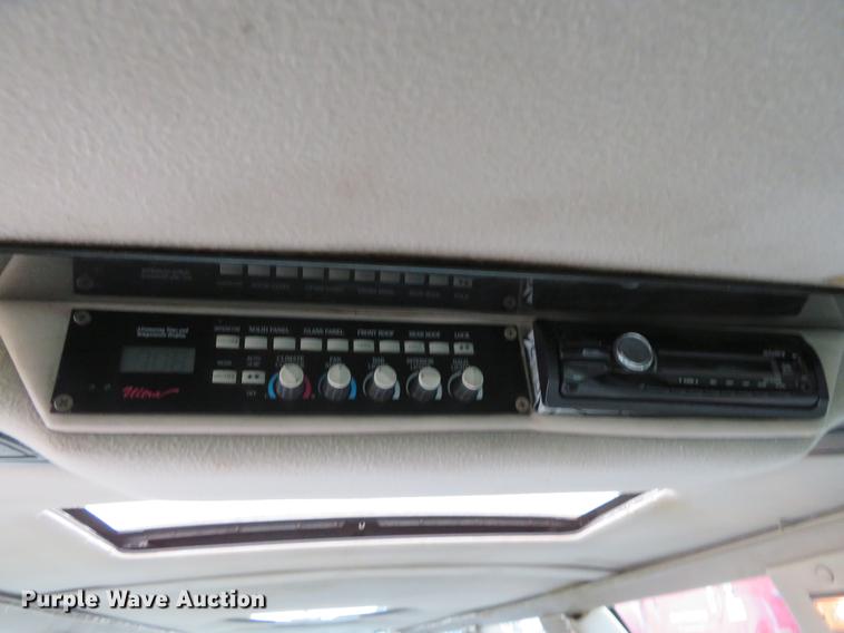 image for item DD7044 1996 Lincoln Town Car Executive limousine