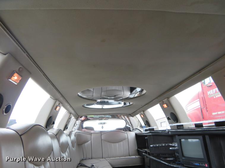 image for item DD7044 1996 Lincoln Town Car Executive limousine