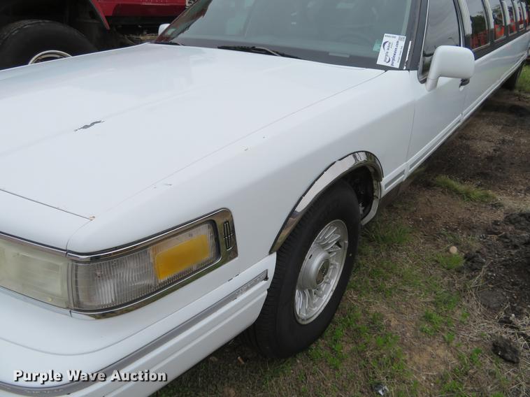image for item DD7044 1996 Lincoln Town Car Executive limousine