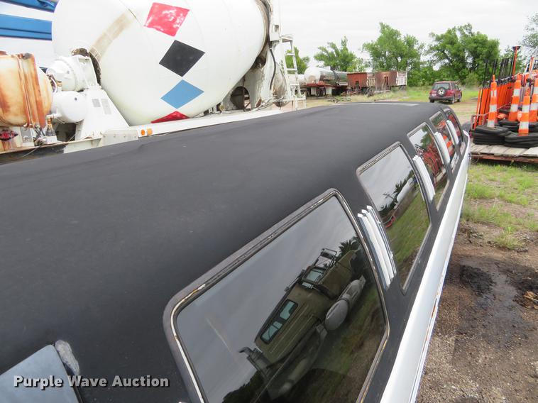 image for item DD7044 1996 Lincoln Town Car Executive limousine