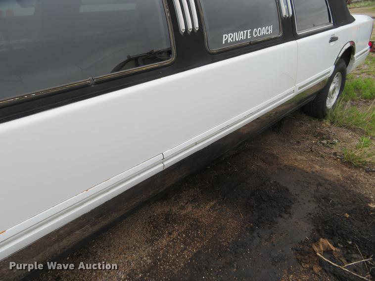 image for item DD7044 1996 Lincoln Town Car Executive limousine