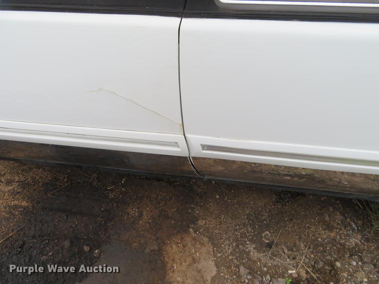 image for item DD7044 1996 Lincoln Town Car Executive limousine