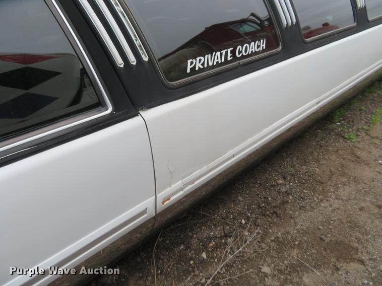 image for item DD7044 1996 Lincoln Town Car Executive limousine