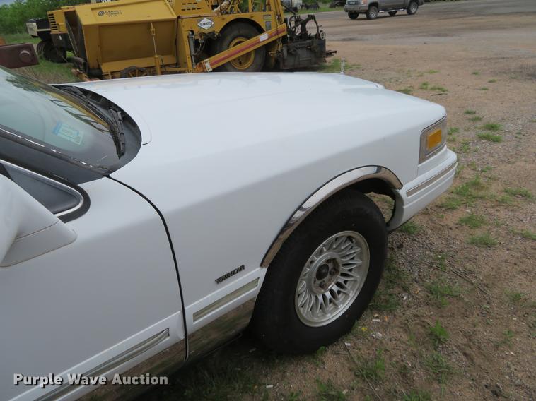 image for item DD7044 1996 Lincoln Town Car Executive limousine
