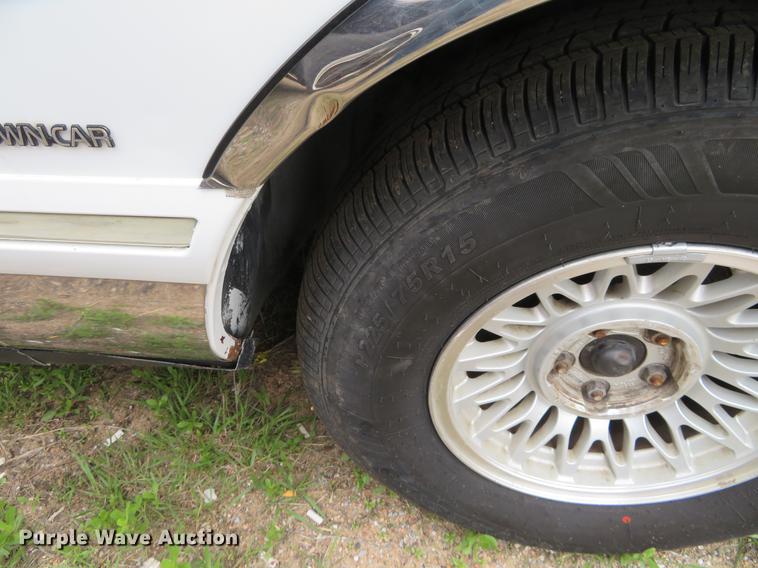 image for item DD7044 1996 Lincoln Town Car Executive limousine