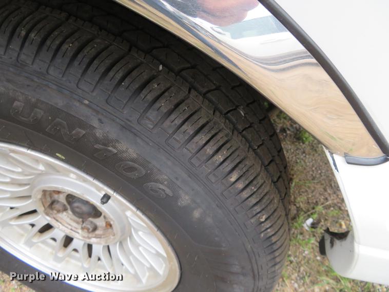 image for item DD7044 1996 Lincoln Town Car Executive limousine