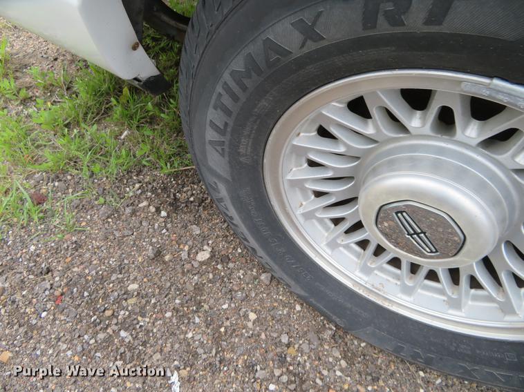 image for item DD7044 1996 Lincoln Town Car Executive limousine