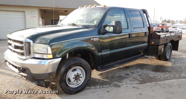 image for item DD8973 2002 Ford F350 Super Duty Crew Cab flatbed pickup truck