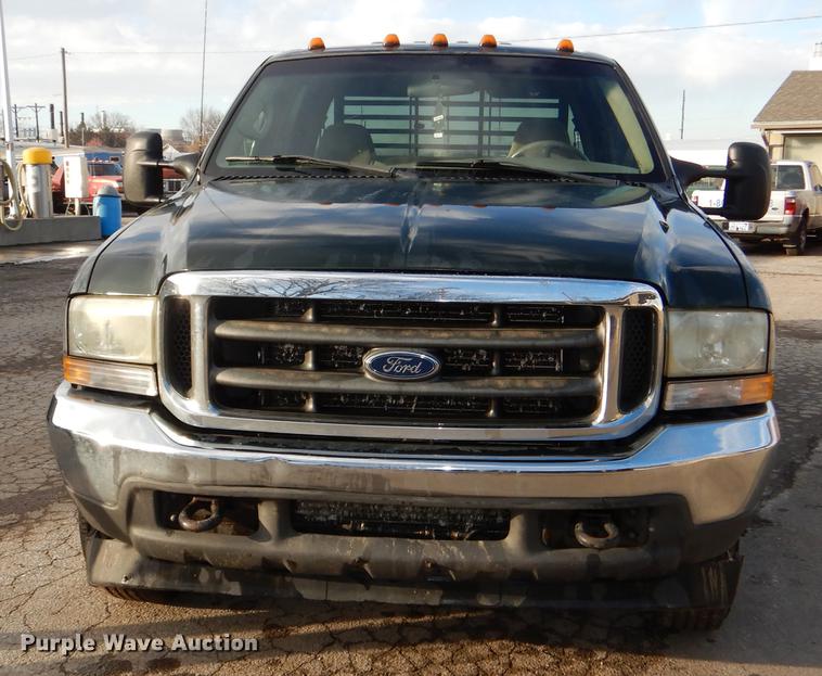 image for item DD8973 2002 Ford F350 Super Duty Crew Cab flatbed pickup truck