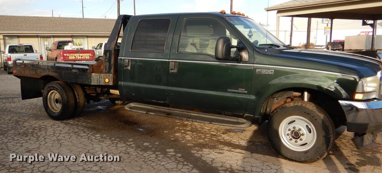image for item DD8973 2002 Ford F350 Super Duty Crew Cab flatbed pickup truck