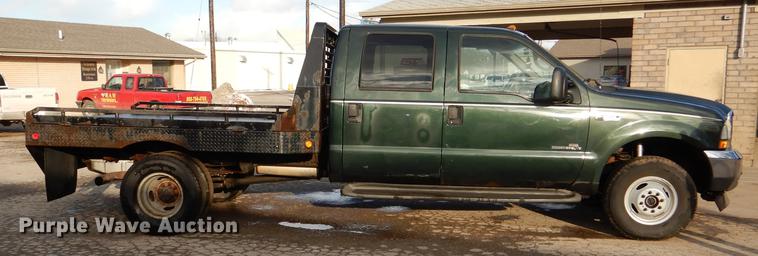 image for item DD8973 2002 Ford F350 Super Duty Crew Cab flatbed pickup truck