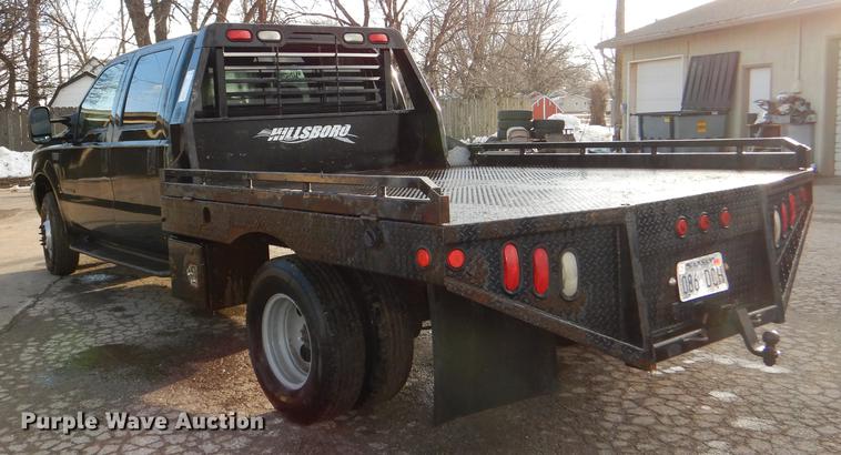 image for item DD8973 2002 Ford F350 Super Duty Crew Cab flatbed pickup truck