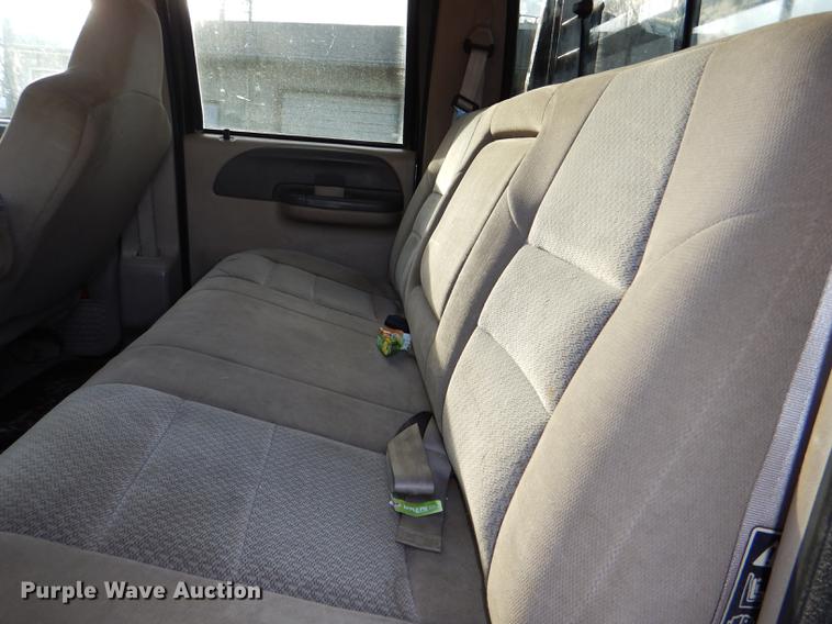 image for item DD8973 2002 Ford F350 Super Duty Crew Cab flatbed pickup truck