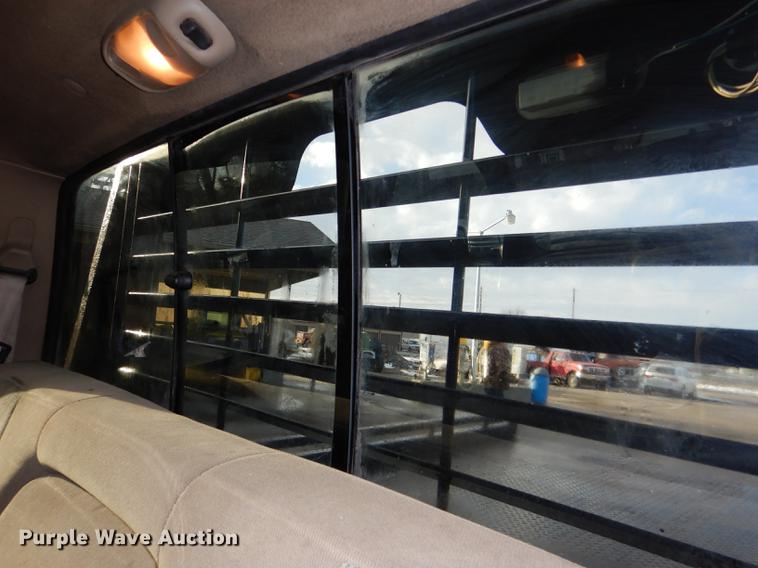 image for item DD8973 2002 Ford F350 Super Duty Crew Cab flatbed pickup truck