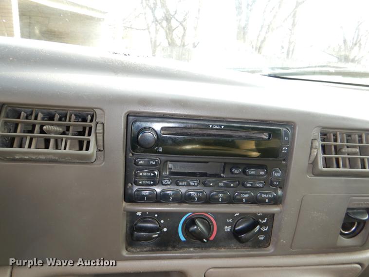 image for item DD8973 2002 Ford F350 Super Duty Crew Cab flatbed pickup truck